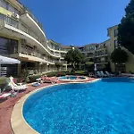 Aurelia Residences 아파트